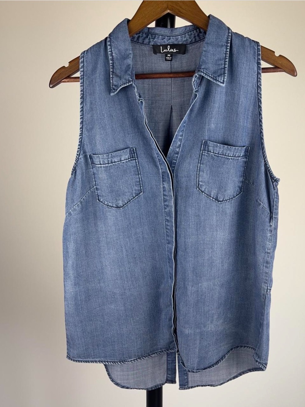 Lulus Sleeveless‎ Chambray Denim Button Up Top